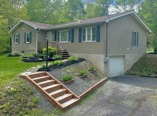 425 Cranberry Creek Rd, Cresco, PA 18326