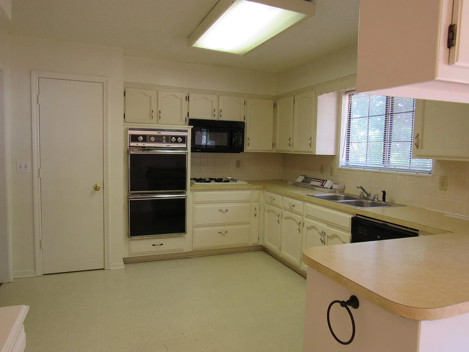 3 bed, 1606 sqft, $1,850 — Photo 3