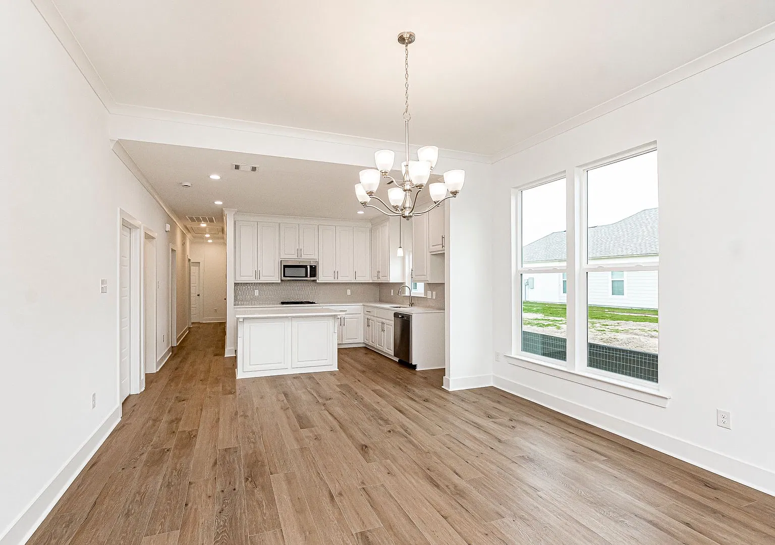 4 Bedroom Home New Construction In Central. — Photo 4