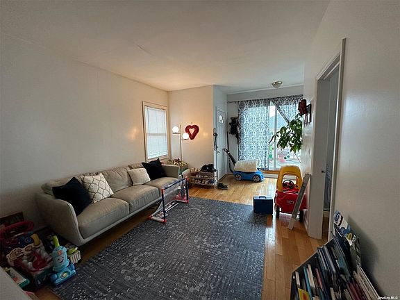 4th image of 66 Connecticut Ave