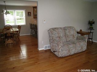 421 Brookwood Dr, Webster, NY 14580