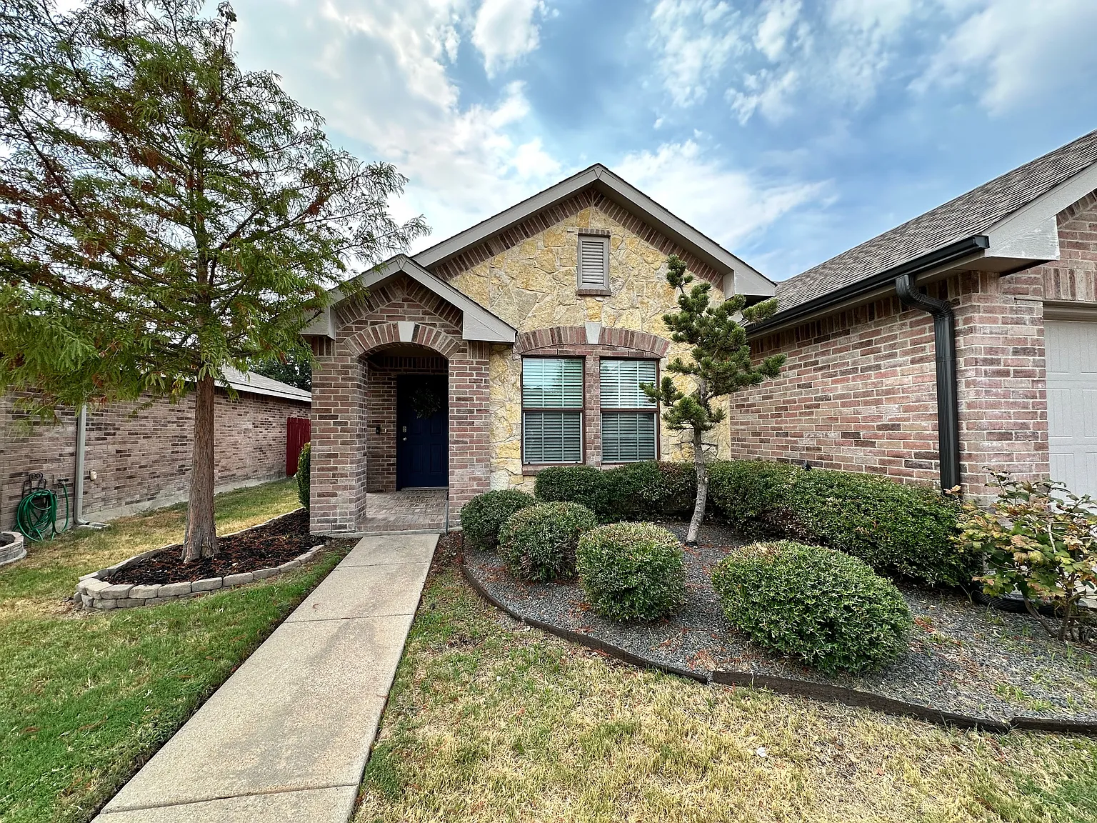3 bed, 1524 sqft, $1,900 — Photo 2