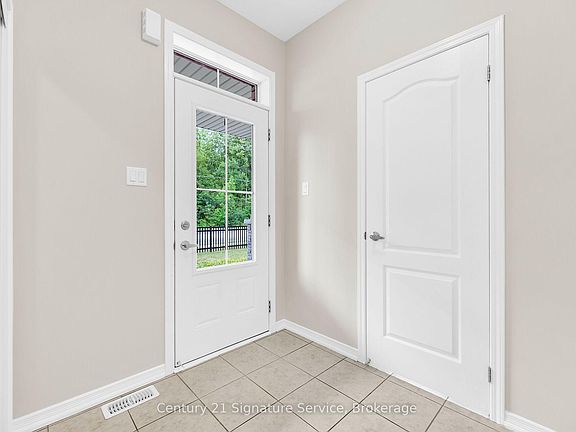 5th image of 8273 Tulip Tree Dr N #9