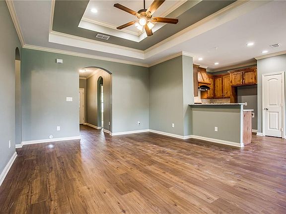 5th image of 1622 Mentor Ave