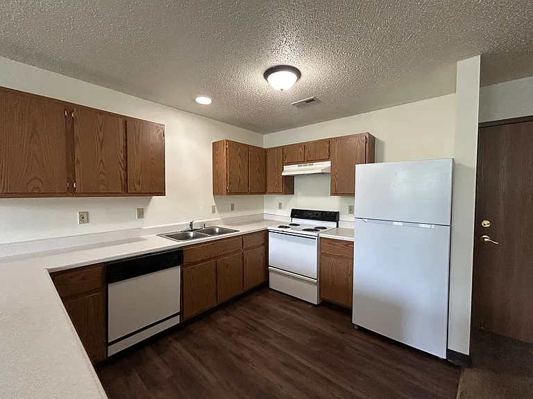 Brewers Point Apartments — Photo 10