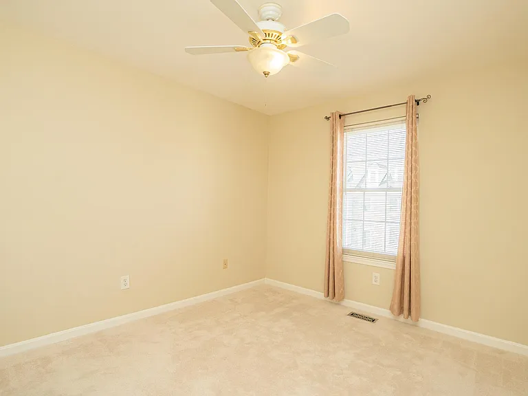 7036 Kings Manor Dr — Photo 26