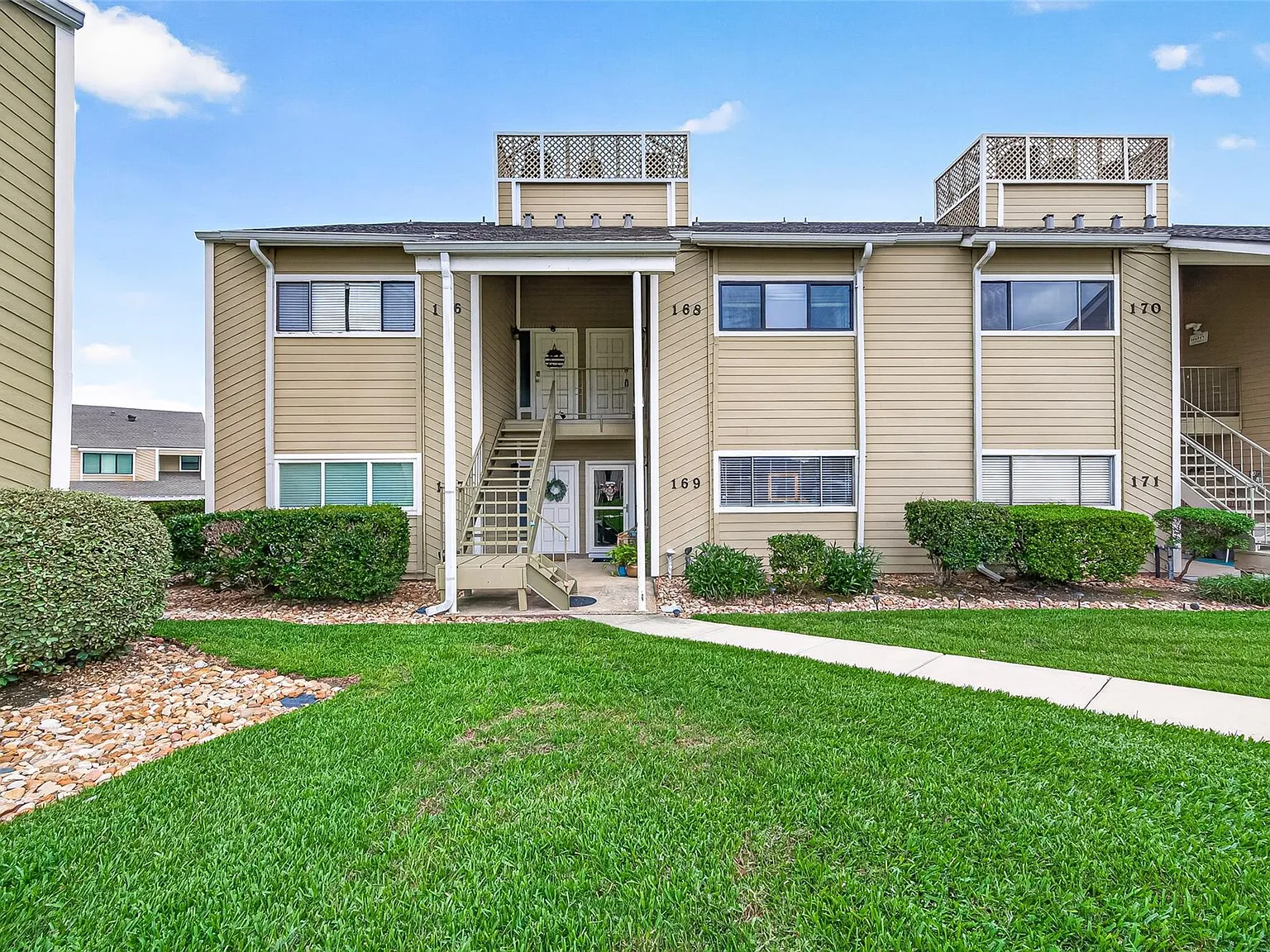 2 bed, 2.0 bath, 1226 sqft, $1,800 — Photo 2