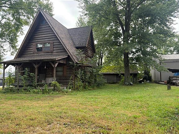 2nd image of 702 N Davis St