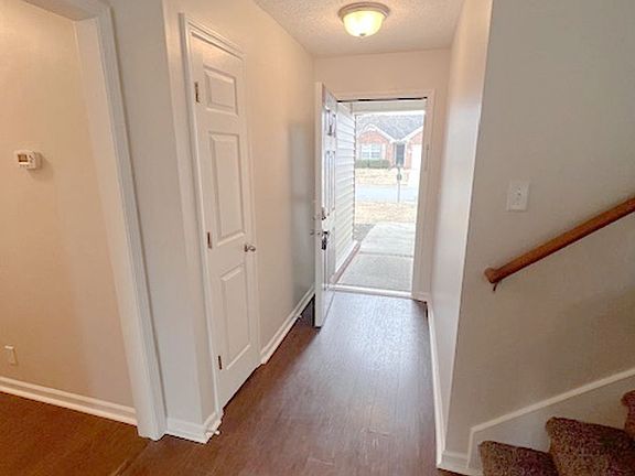 3rd image of 1920 Colyn Ave