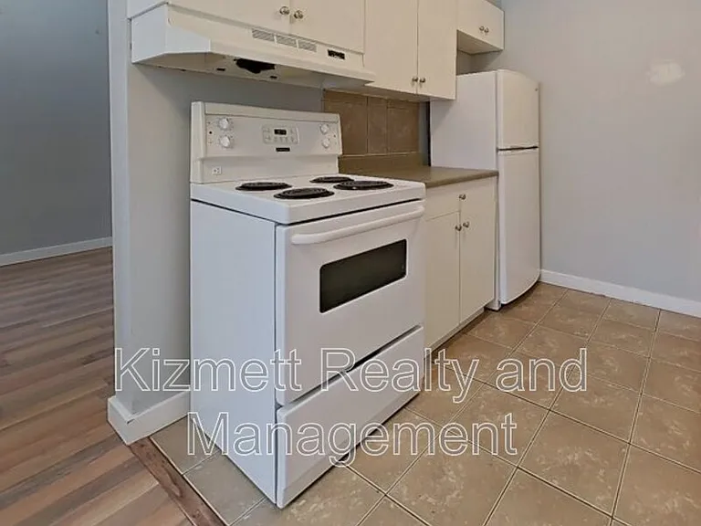 10135 120th St NW #103 — Photo 11