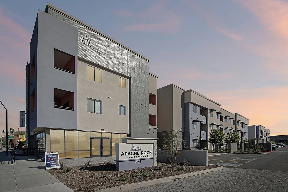 Building Photo - Apache Rock