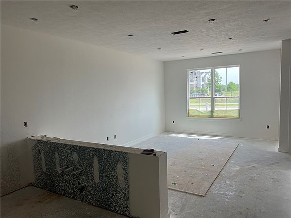 2nd image of 1243 Dorothy Ln