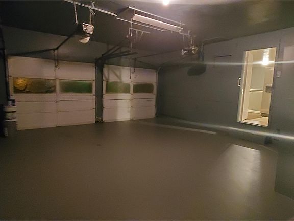 4th image of 10110 White Ave