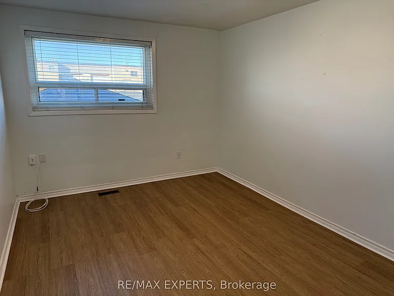 95 Navenby Cres — Photo 9