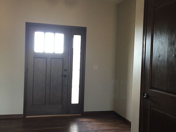 4th image of 640 Lakewood Ln
