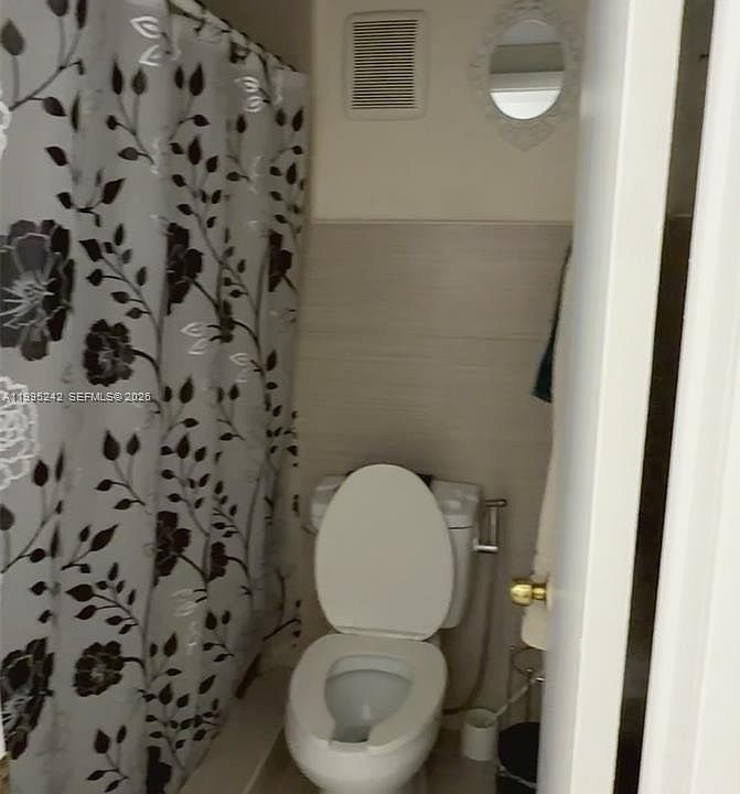 2nd image of 1225 W 35th St APT 2A