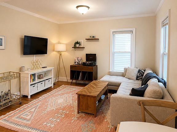 4th image of 157 M St #2