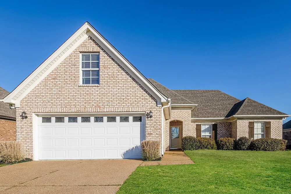 3 bed, 2.0 bath, 1788 sqft, $3,220 — Photo 1