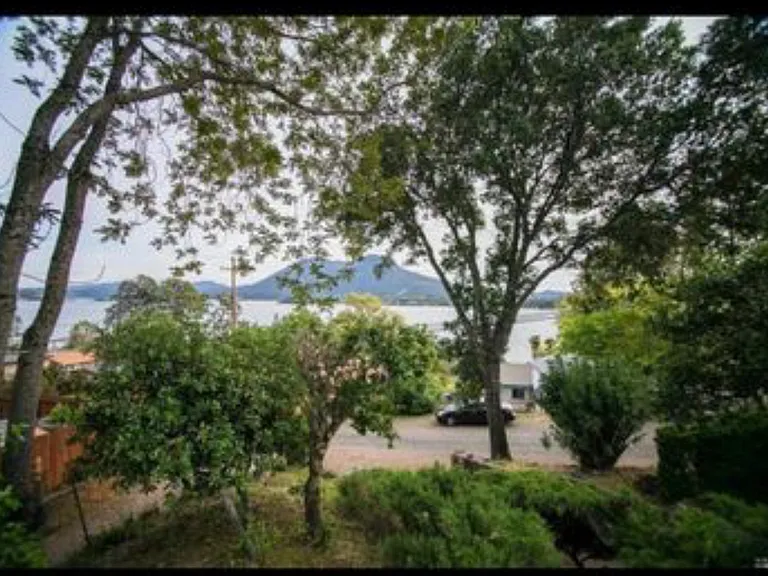 Glenhaven Dr — Photo 1