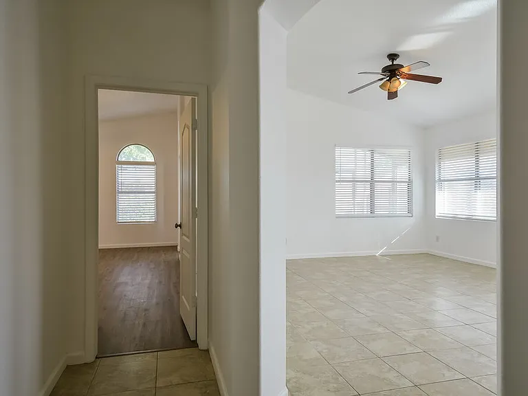 9528 W Clara Ln — Photo 15