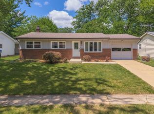 1216 Townley Dr, Bloomington, IL 61704