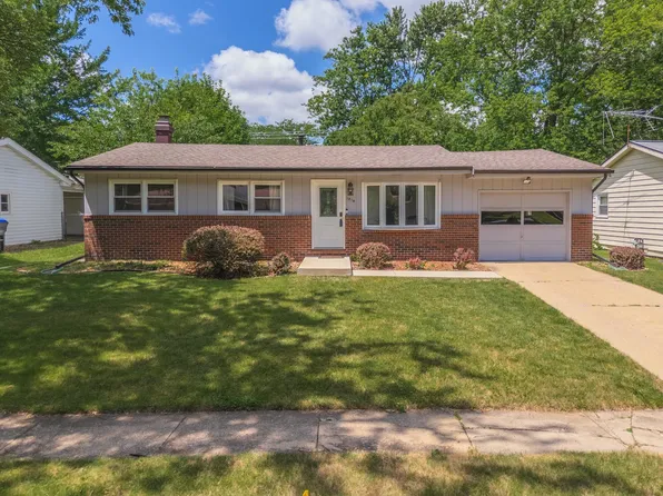 1216 Townley Dr, Bloomington, IL 61704