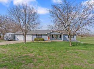 17192 Dwyer Rd, Basehor, KS 66007