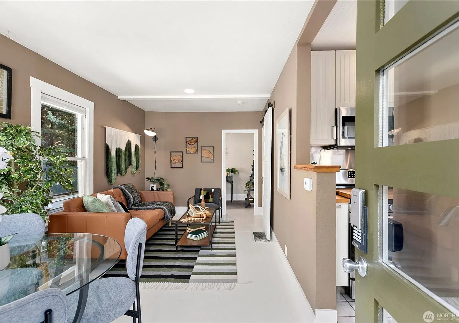 2Bd/1Ba Seattle Home — Photo 3