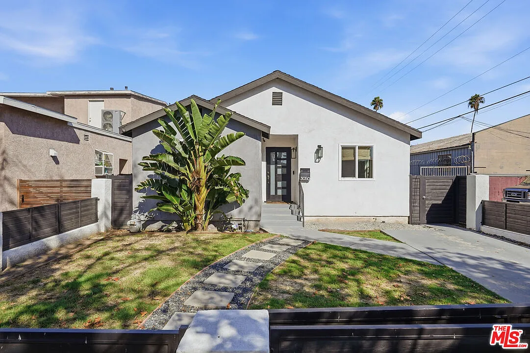 4 bed, 2.0 bath, 1969 sqft, $5,900 — Photo 2
