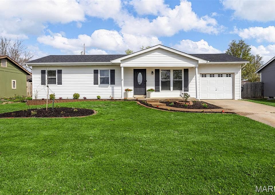 1st image of 915 Countryside Dr