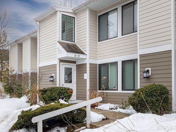2nd image of 19 Cook Close #19