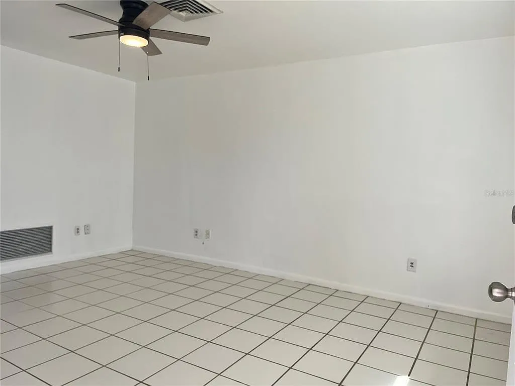 2 bed, 1.0 bath, 1500 sqft, $1,500 — Photo 4