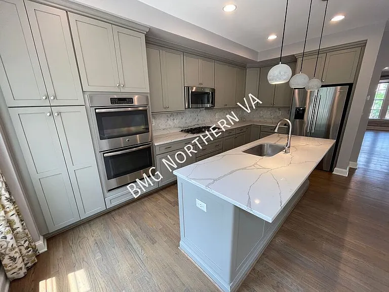 10679 Yorktown Ct — Photo 9