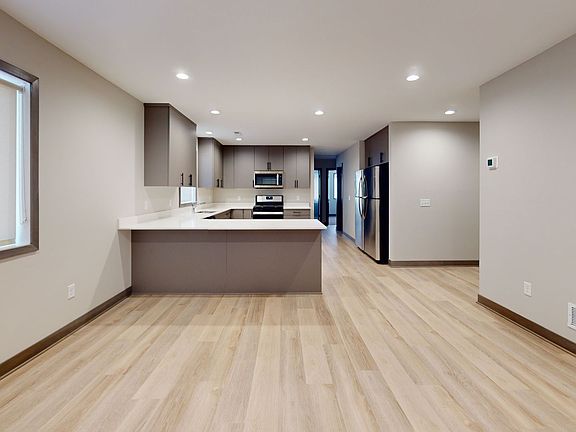 4th image of 621 11th Ave SE Unit 2