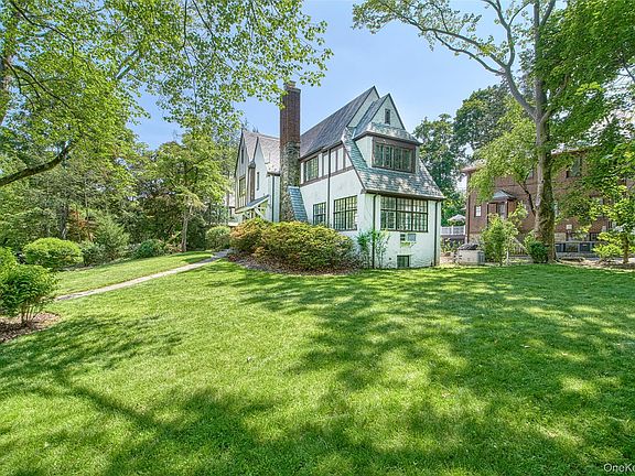 3rd image of 2 Byworth Road