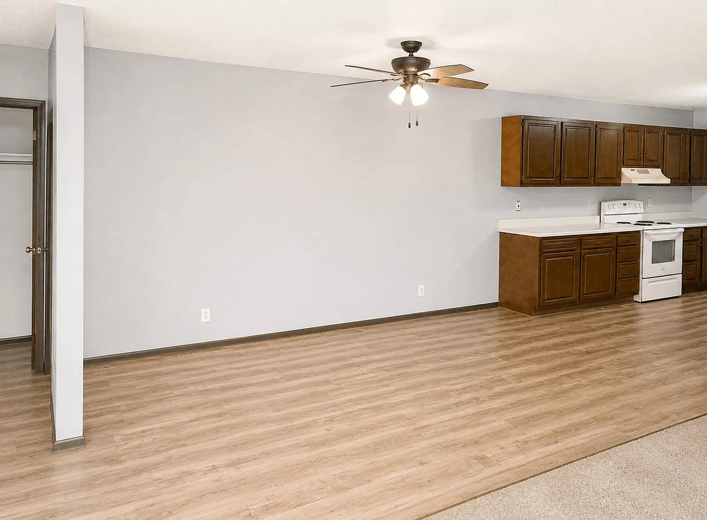 Lakeview Apartments — Photo 2