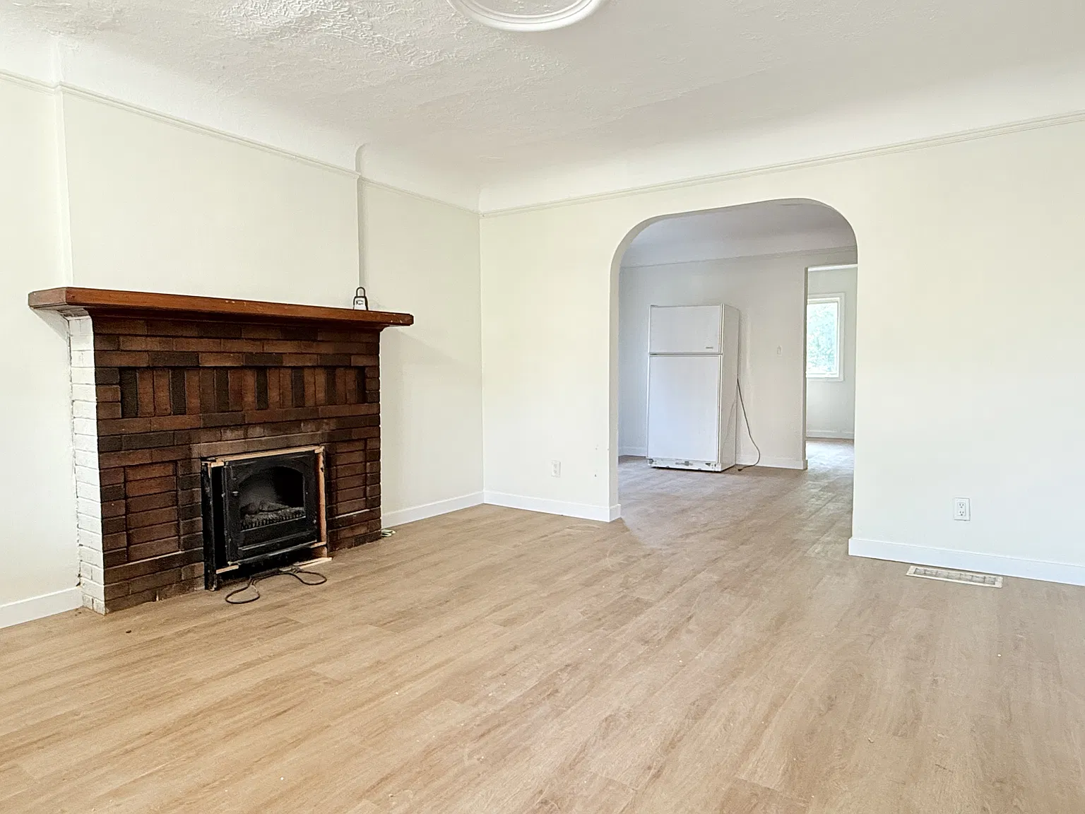 4 bed, $2,100 — Photo 3