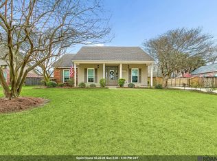 7640 Hickory Ridge Dr, Denham Springs, LA 70706