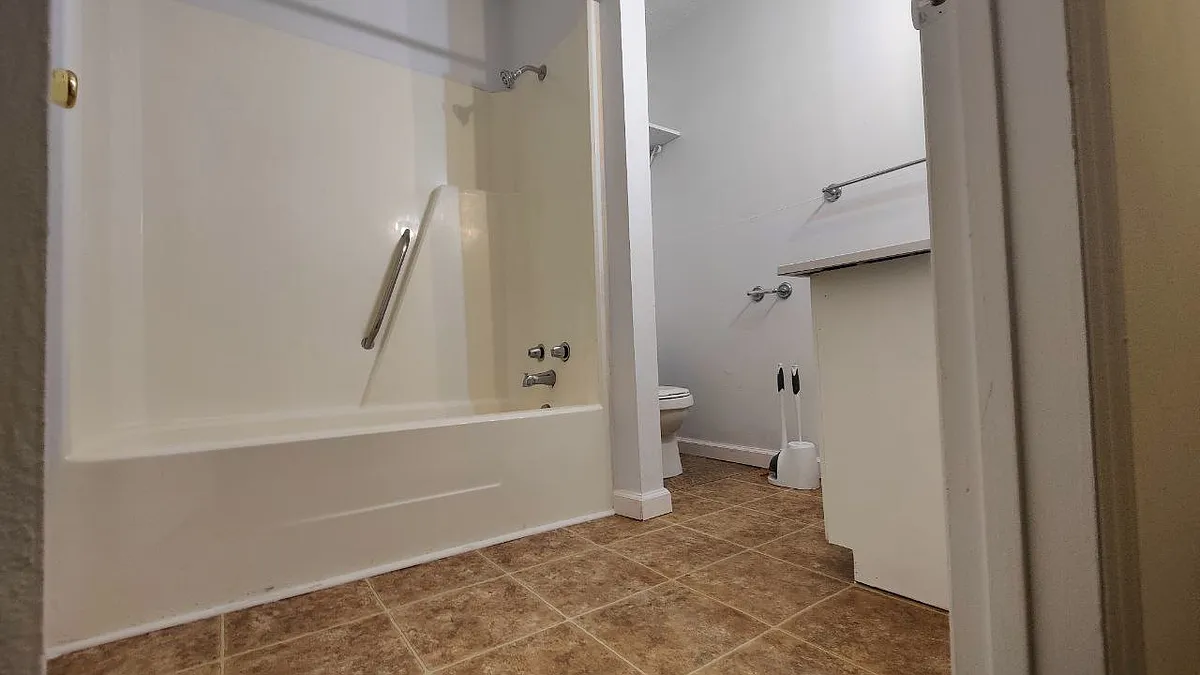 Building Photo - 401 Duke St #10