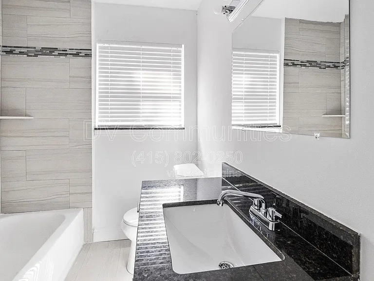 1521 W Blum St — Photo 7