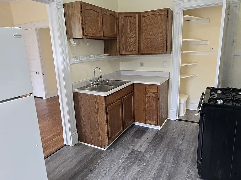 631 E Fulton St #5 — Photo 8