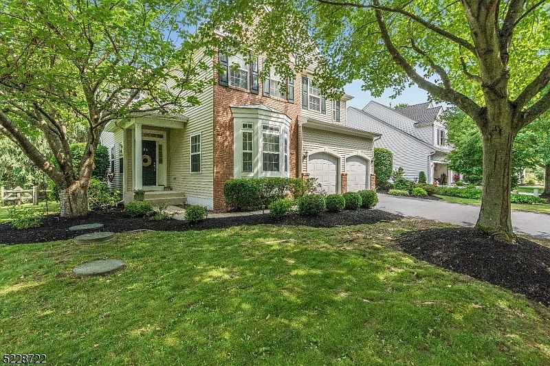 1st image of 23 VILLAGE SQUARE DR.