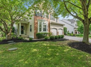 23 Village Square Dr, Asbury, NJ 08802