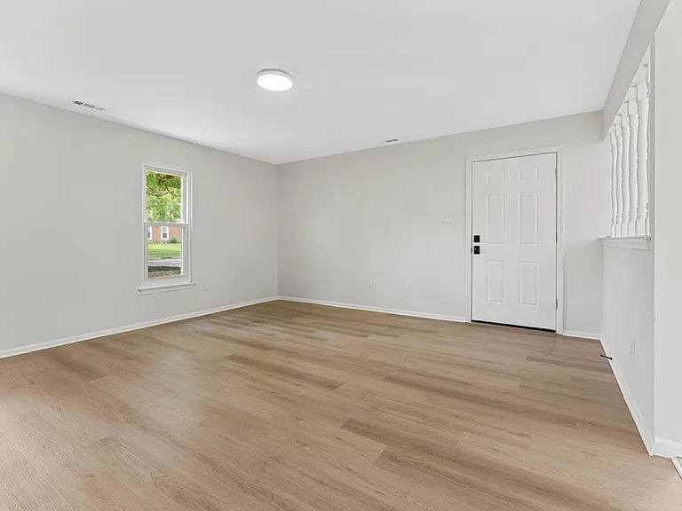 7 Andrea Dr — Photo 13
