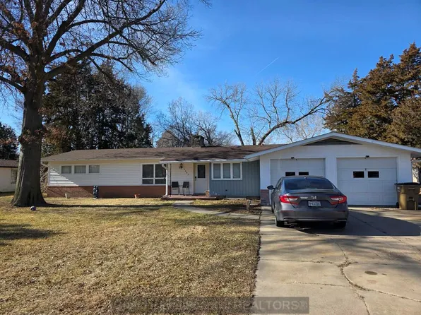 2202 Pioneer Blvd, Grand Island, NE 68801