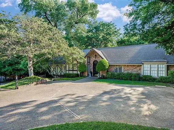 2nd image of 2525 Wooded Acres Dr