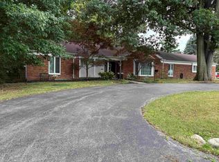 1402 Woodslea Dr, Flint, MI 48507