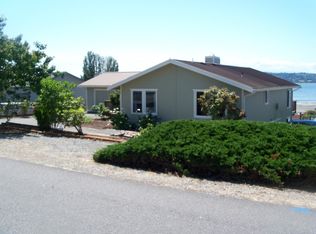 6172 Cherry Tree Ct, Clinton, WA 98236