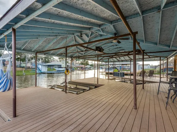 114 Seminole Dr, Lake Kiowa, TX 76240