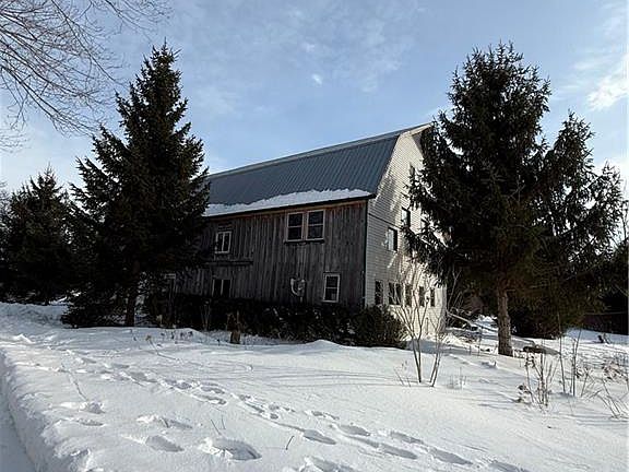 4th image of 2069 Lakeshore Rd